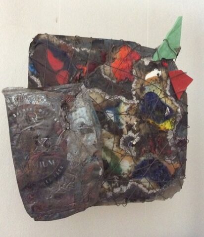 Pasquale Fraccalvieri, Voglia di riscatto, materiali di scarto, ferro e vetro, 51x56 cm. 2019